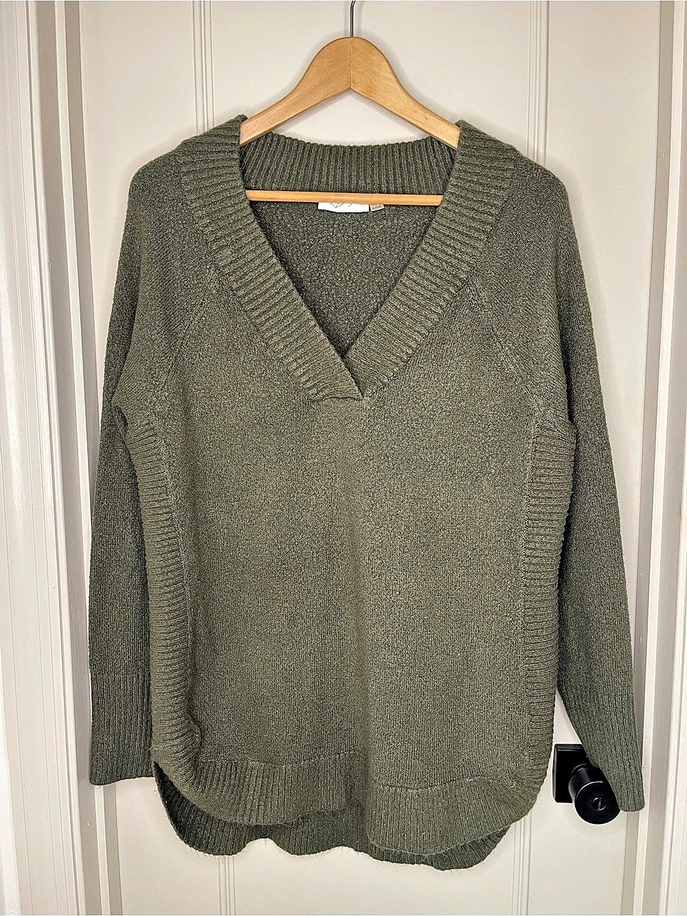 RD Style Olive Green V-Neck Sweater XL Like New